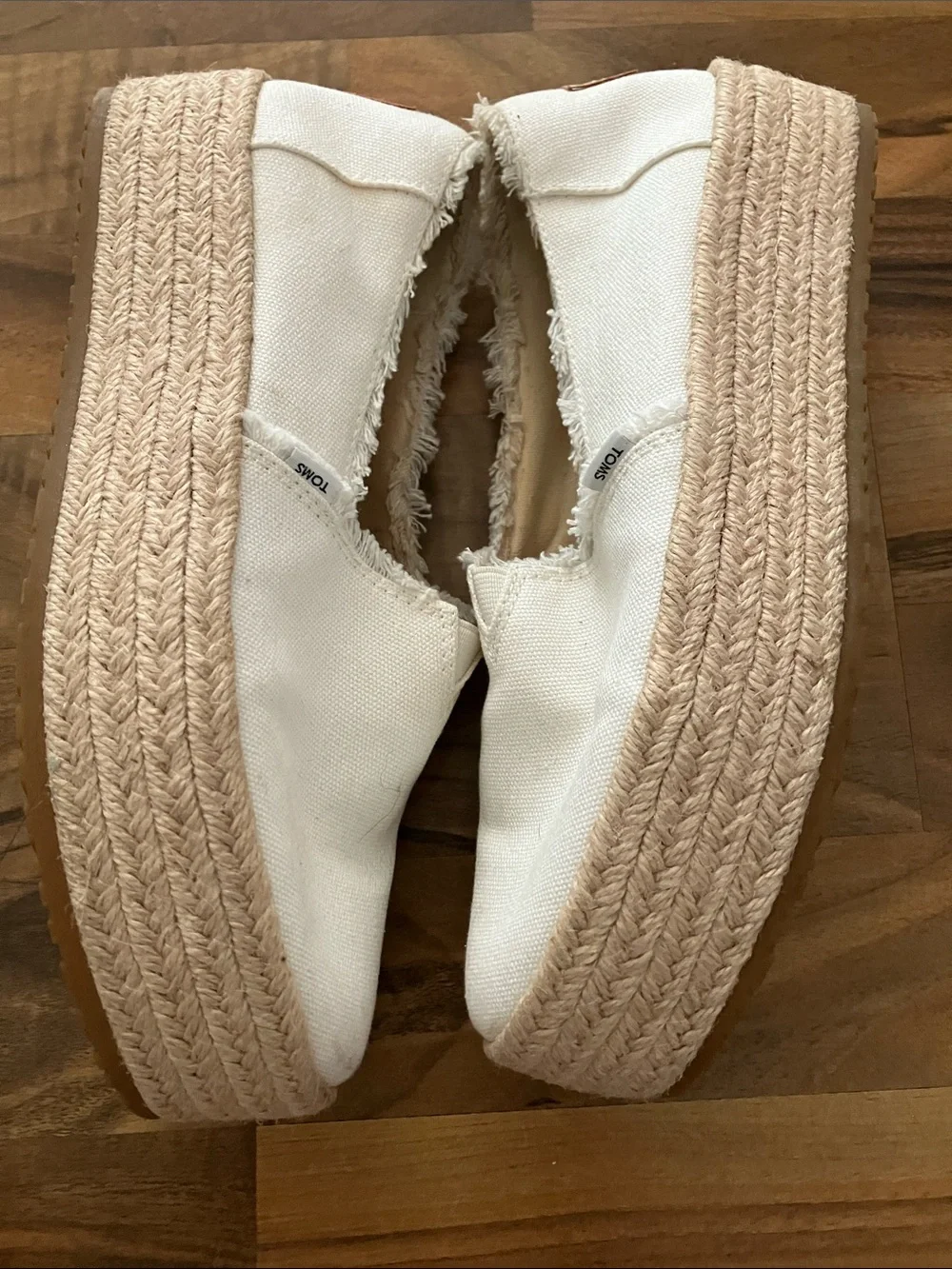 Toms  Women’s off white espadrille slip on shoes Sz  7.5